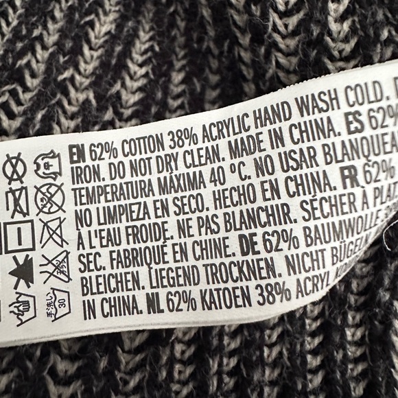 Forever 21 Sweater - Picture 3 of 3